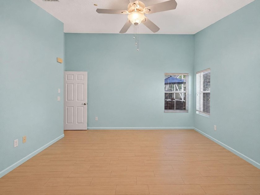 Welcome to this charming 3-bedroom, 2-bathroom single-family - photo 33