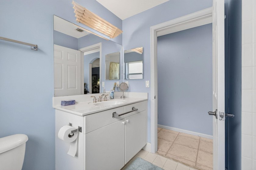 Welcome to this charming 3-bedroom, 2-bathroom single-family - photo 44