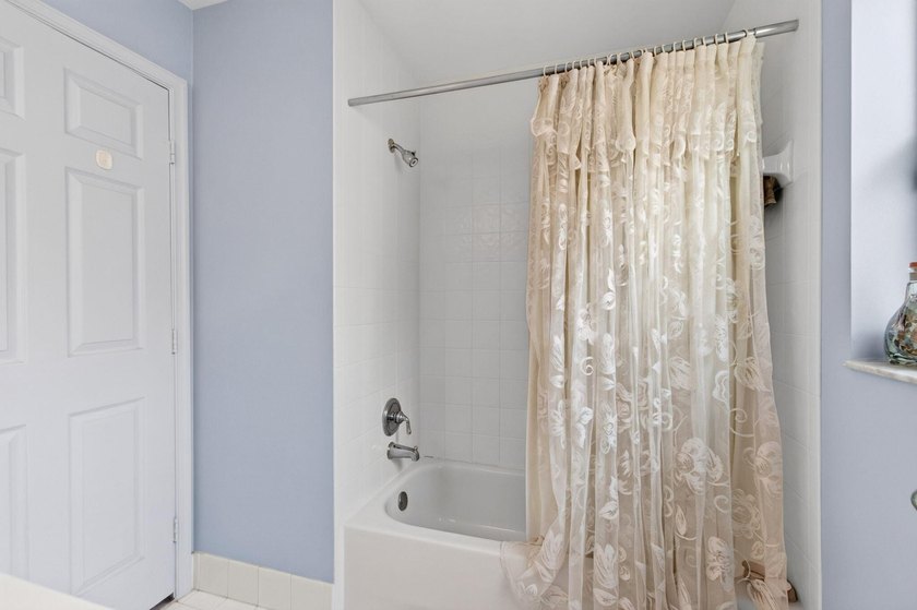 Welcome to this charming 3-bedroom, 2-bathroom single-family - photo 45