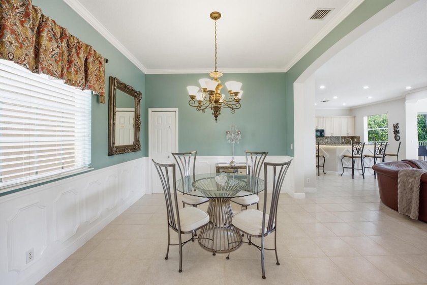 Welcome to this exceptional residence in prestigious Isola Bella - photo 7