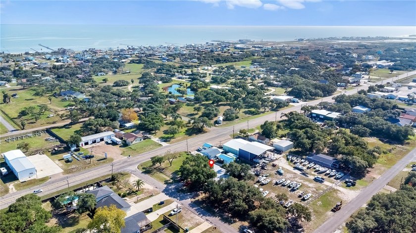 Excellent investment opportunity in the heart of Rockport - photo 5