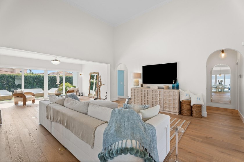 Tastefully updated 3-bedroom, 3.5-bath residence in the highly - photo 7