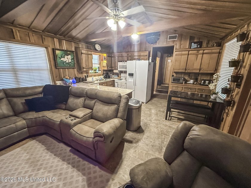 Discover your own private retreat on 23 breathtaking wooded - photo 11