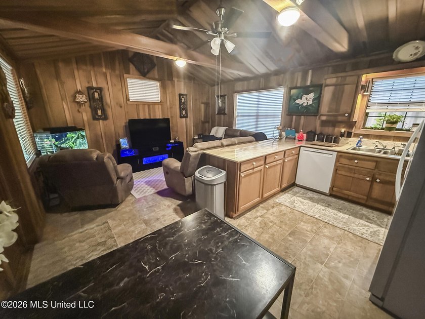 Discover your own private retreat on 23 breathtaking wooded - photo 12