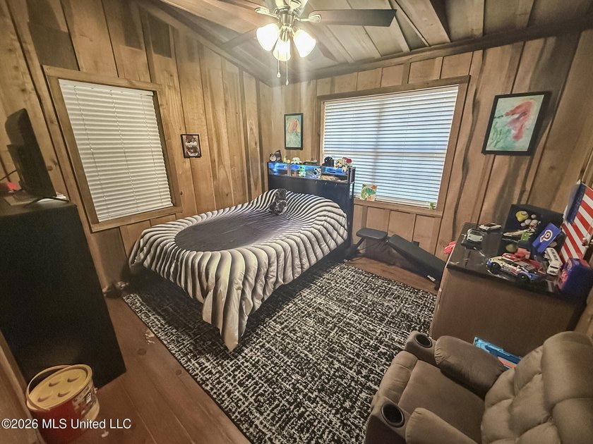 Discover your own private retreat on 23 breathtaking wooded - photo 15