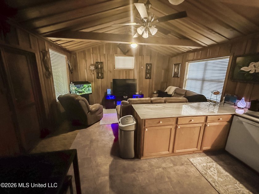 Discover your own private retreat on 23 breathtaking wooded - photo 21