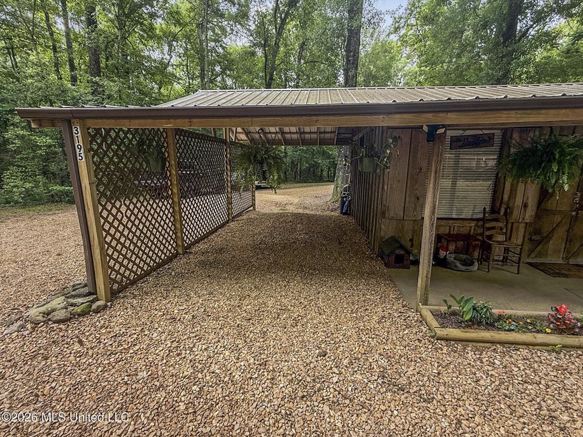 Discover your own private retreat on 23 breathtaking wooded - photo 23