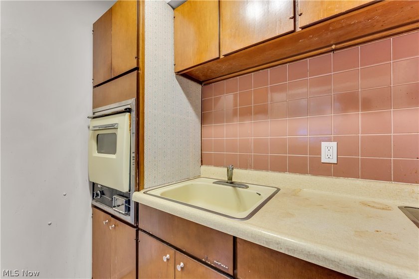 This is an outstanding opportunity to acquire a well-maintained - photo 26