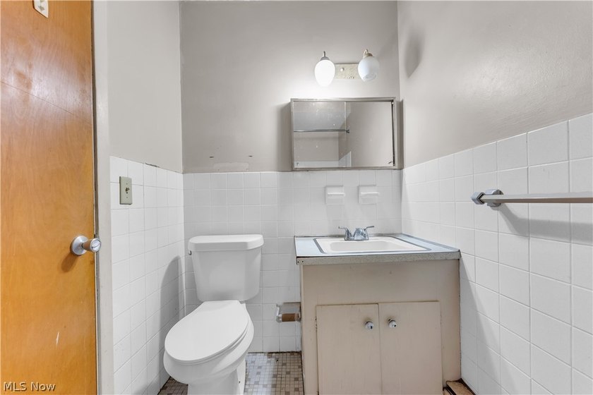 This is an outstanding opportunity to acquire a well-maintained - photo 30