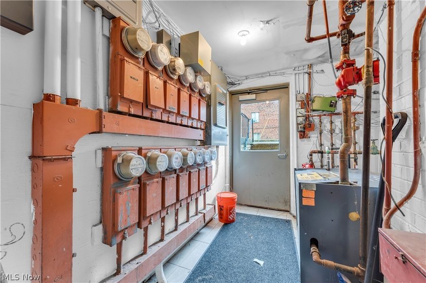 This is an outstanding opportunity to acquire a well-maintained - photo 36