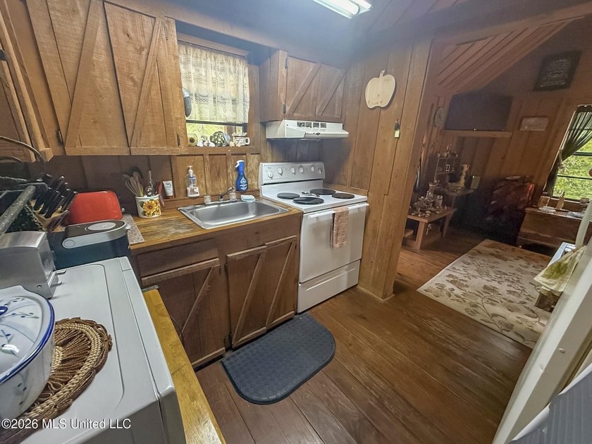 Discover your own private retreat on 23 breathtaking wooded - photo 48