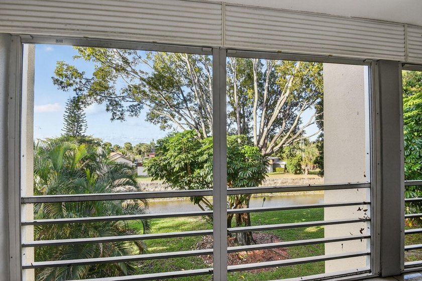 Step into resort style living in this upgraded 3 bedroom, 2 bath - photo 2