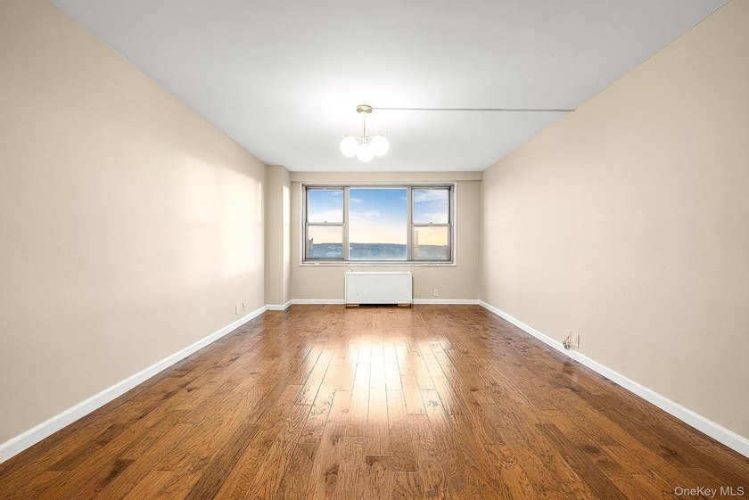 Welcome to this beautifull Full one bedroom facing South, with - photo 5