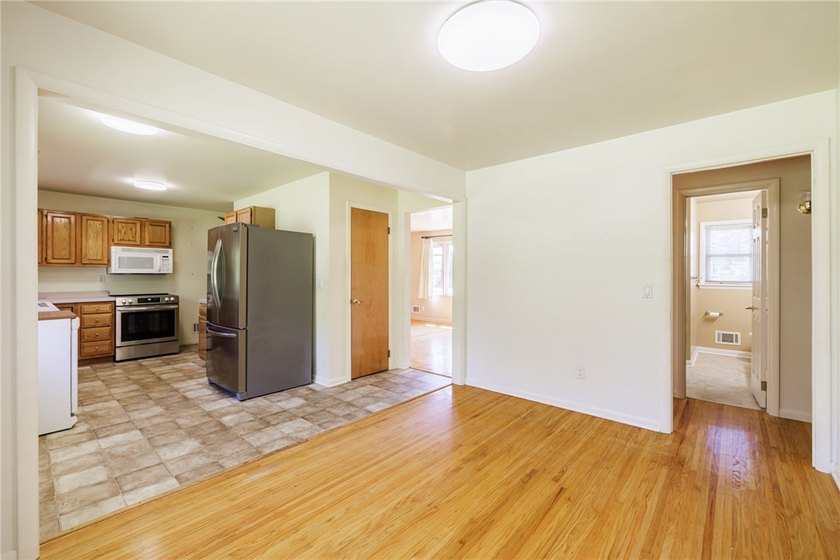 Perfect Easy Living in a Highly Desirable Location! This - photo 13