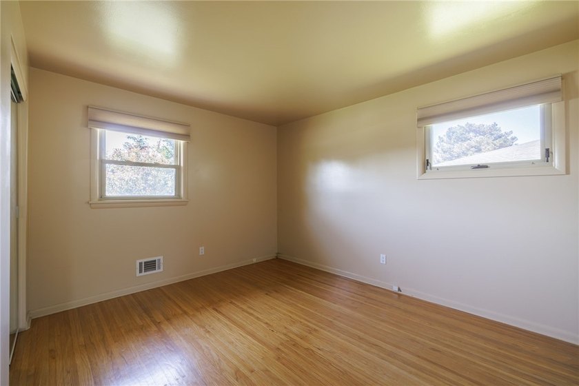 Perfect Easy Living in a Highly Desirable Location! This - photo 19