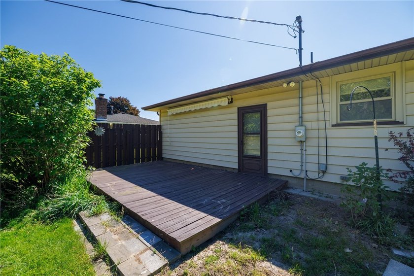 Perfect Easy Living in a Highly Desirable Location! This - photo 23