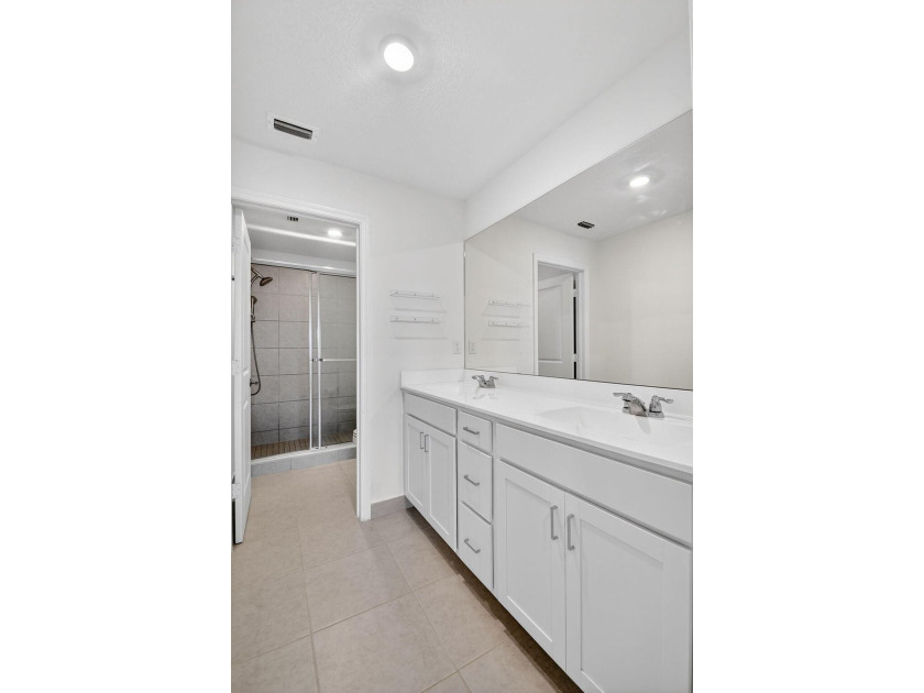 Modern Lakeside Living in Lake Worth | Gated Community 6933 - photo 26
