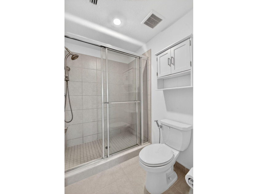 Modern Lakeside Living in Lake Worth | Gated Community 6933 - photo 27
