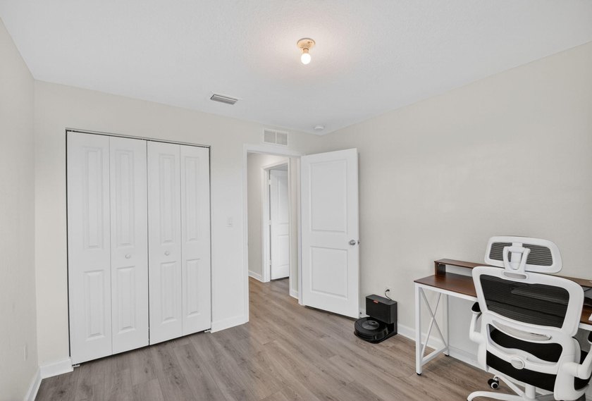 Modern Lakeside Living in Lake Worth | Gated Community 6933 - photo 31