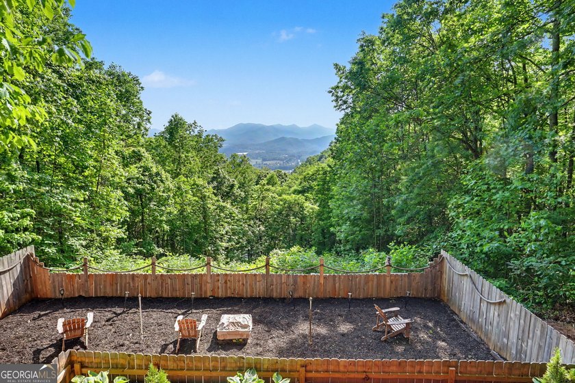 The Ultimate High-Elevation Retreat: Perched high above the - photo 2