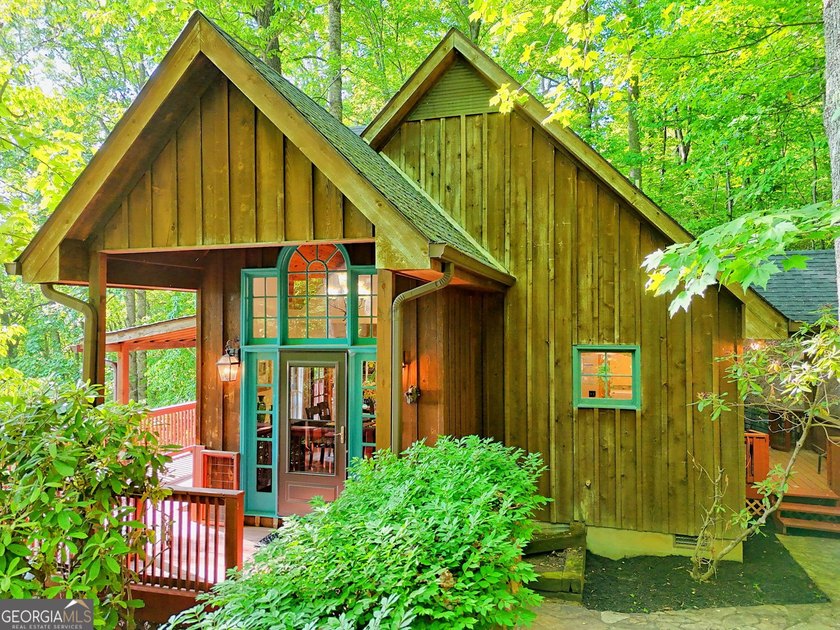 The Ultimate High-Elevation Retreat: Perched high above the - photo 3