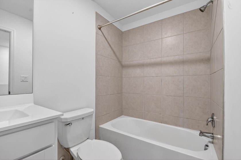 Modern Lakeside Living in Lake Worth | Gated Community 6933 - photo 39