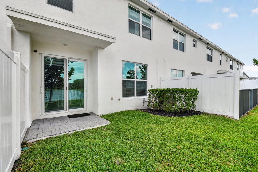 Modern Lakeside Living in Lake Worth | Gated Community 6933 - photo 47