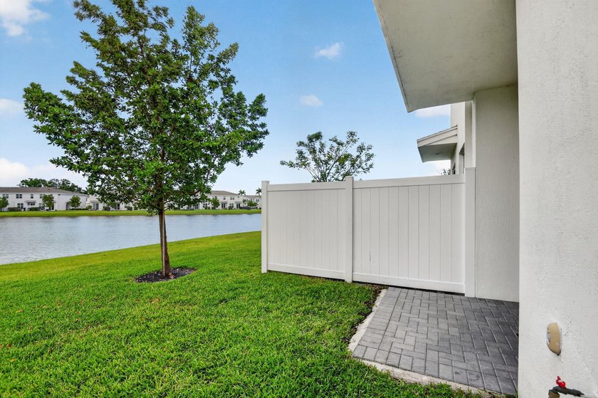 Modern Lakeside Living in Lake Worth | Gated Community 6933 - photo 48