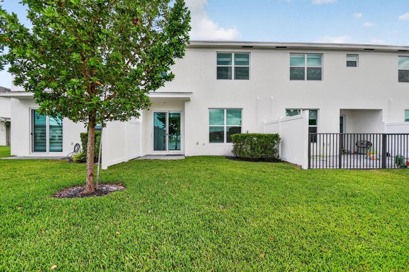 Modern Lakeside Living in Lake Worth | Gated Community 6933 - photo 51