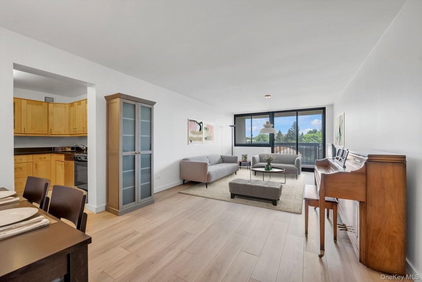 Spacious 1 bedroom unit with an urban vibe that features many - photo 2