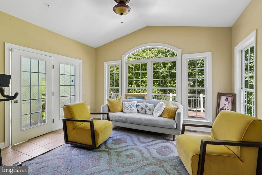 Welcome to refined living in the prestigious Beech Tree Gated - photo 11