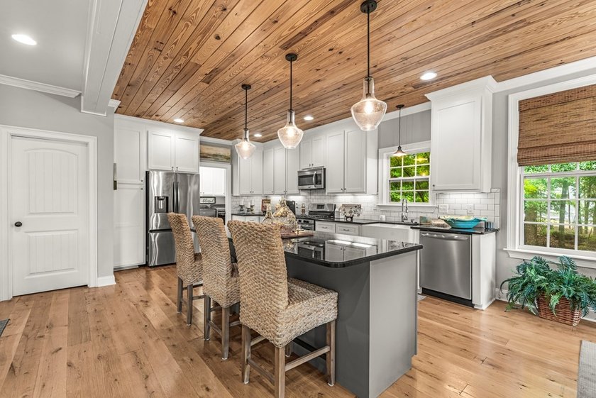 Welcome to 484 Eagles Way, in the gated Eagles Point - photo 13