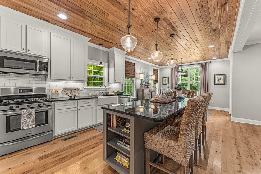Welcome to 484 Eagles Way, in the gated Eagles Point - photo 14