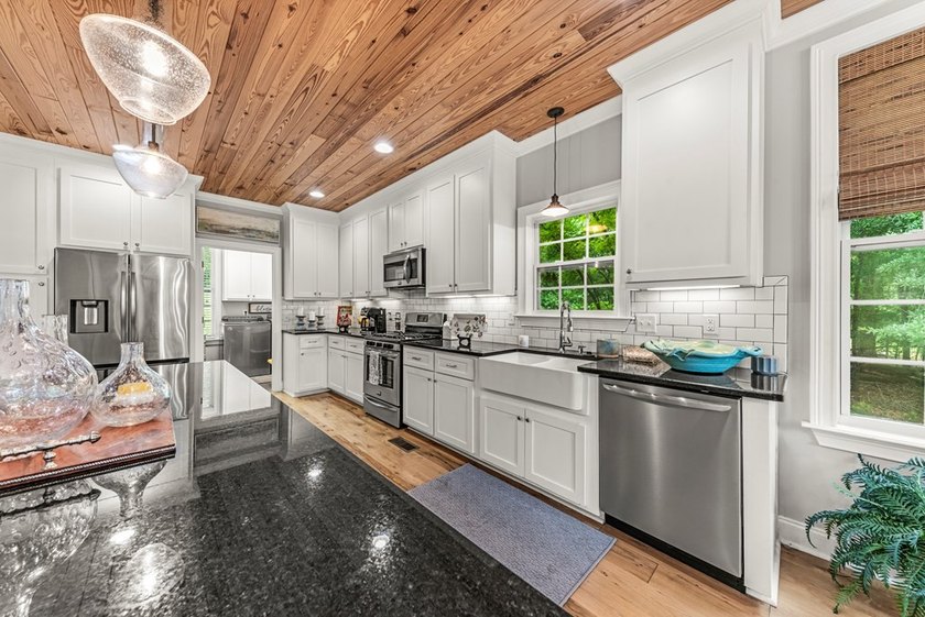 Welcome to 484 Eagles Way, in the gated Eagles Point - photo 17