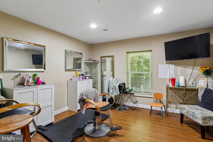 Welcome to refined living in the prestigious Beech Tree Gated - photo 19