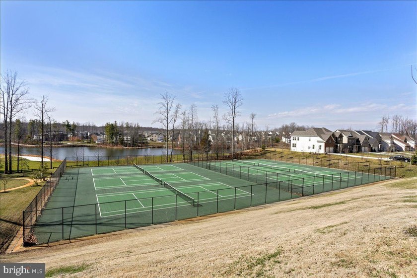 Welcome to refined living in the prestigious Beech Tree Gated - photo 34