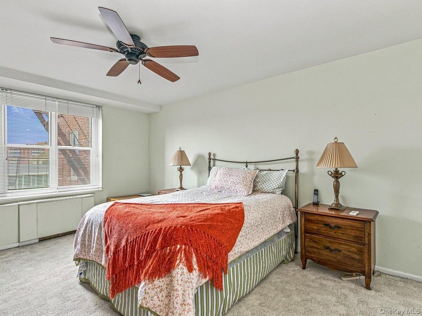 Bright and beautifully updated 2-bedroom move-in ready co-op in - photo 11