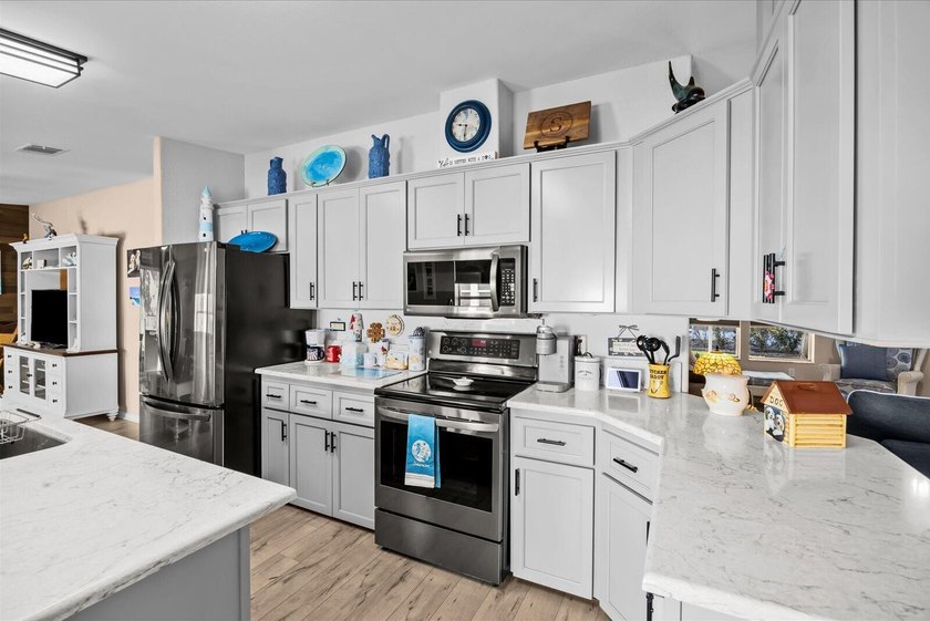 Florida living at its finest in this fully updated Presidents - photo 11