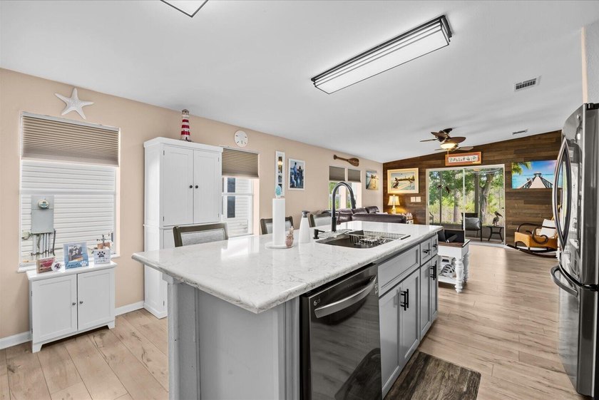 Florida living at its finest in this fully updated Presidents - photo 12