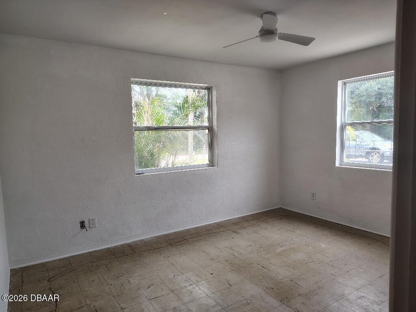 Large Garage or Workshop. Well maintained BLOCK home on a quiet - photo 13