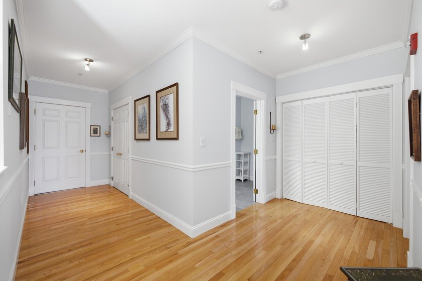 Immaculate and move-in ready, this spacious 1-bedroom, 1-bath - photo 3