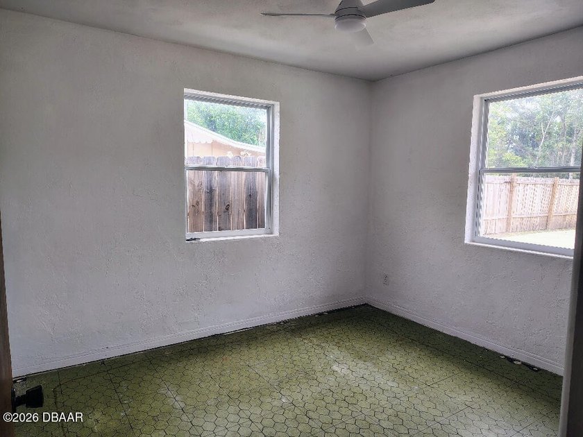 Large Garage or Workshop. Well maintained BLOCK home on a quiet - photo 15