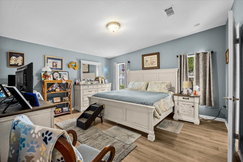 Florida living at its finest in this fully updated Presidents - photo 16