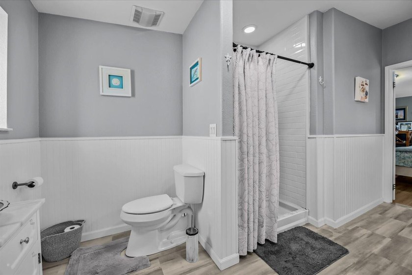 Florida living at its finest in this fully updated Presidents - photo 20