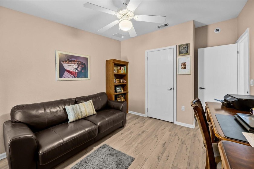 Florida living at its finest in this fully updated Presidents - photo 25