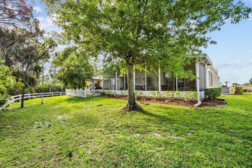Florida living at its finest in this fully updated Presidents - photo 32