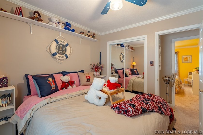 Gentle lot. Easy steps. Big view. If you've been waiting for - photo 40