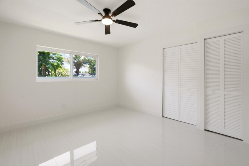 Welcome to this exceptional 4-bedroom, 3.5-bathroom - photo 11