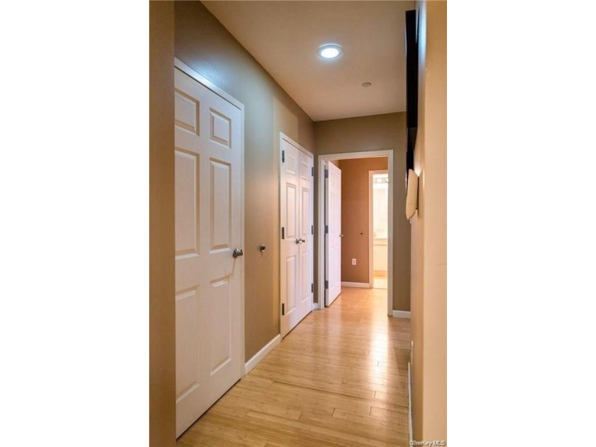 Modern 2BR, 2BA Condo with master bedroom with en suite, located - photo 8