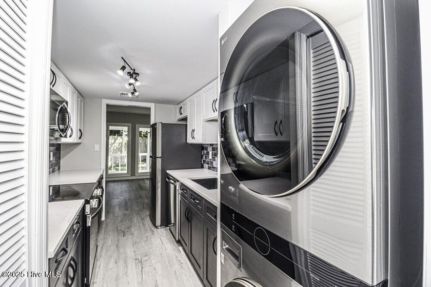 Welcome to this beautifully remodeled 2-bedroom, 2.5-bathroom - photo 15